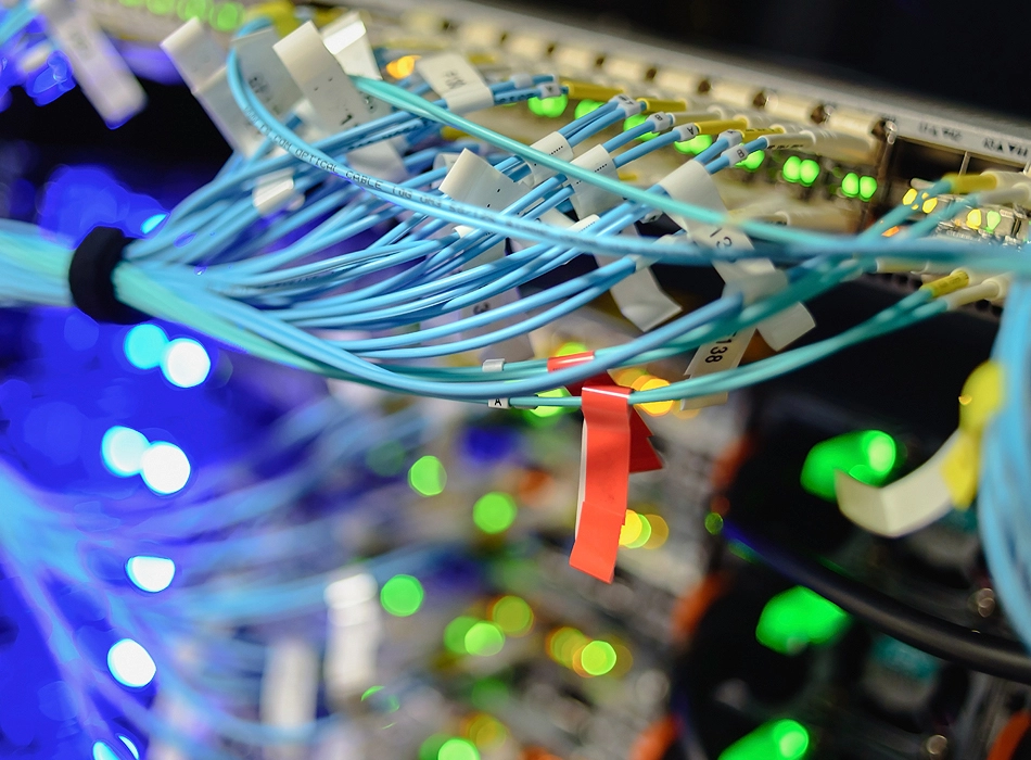 Schweizer Rechenzentrum — Galaxyweb Hosting Infrastruktur mit 99.9% Uptime